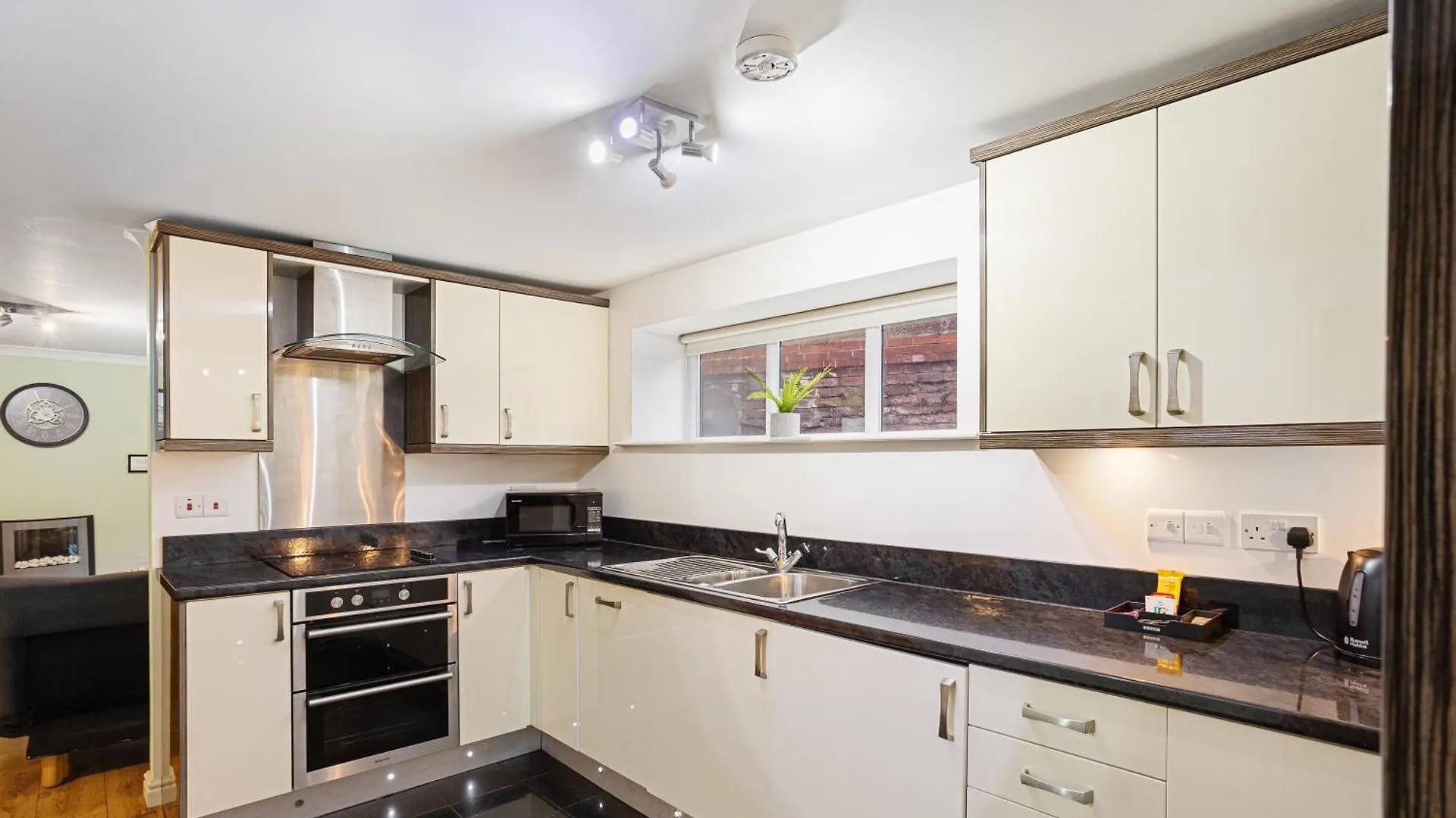Bookbinders Apartments Leeds City Centre Λιντς